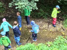 Spinnentag 2019907 12 - Kinder im Bach