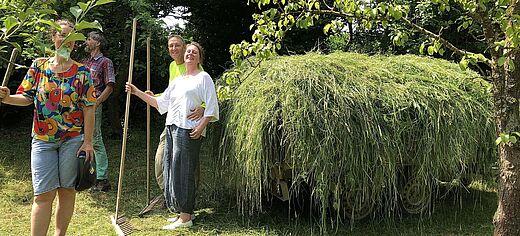 Arbeiten auf der Streuobstwiese 19.06.2021 - 5