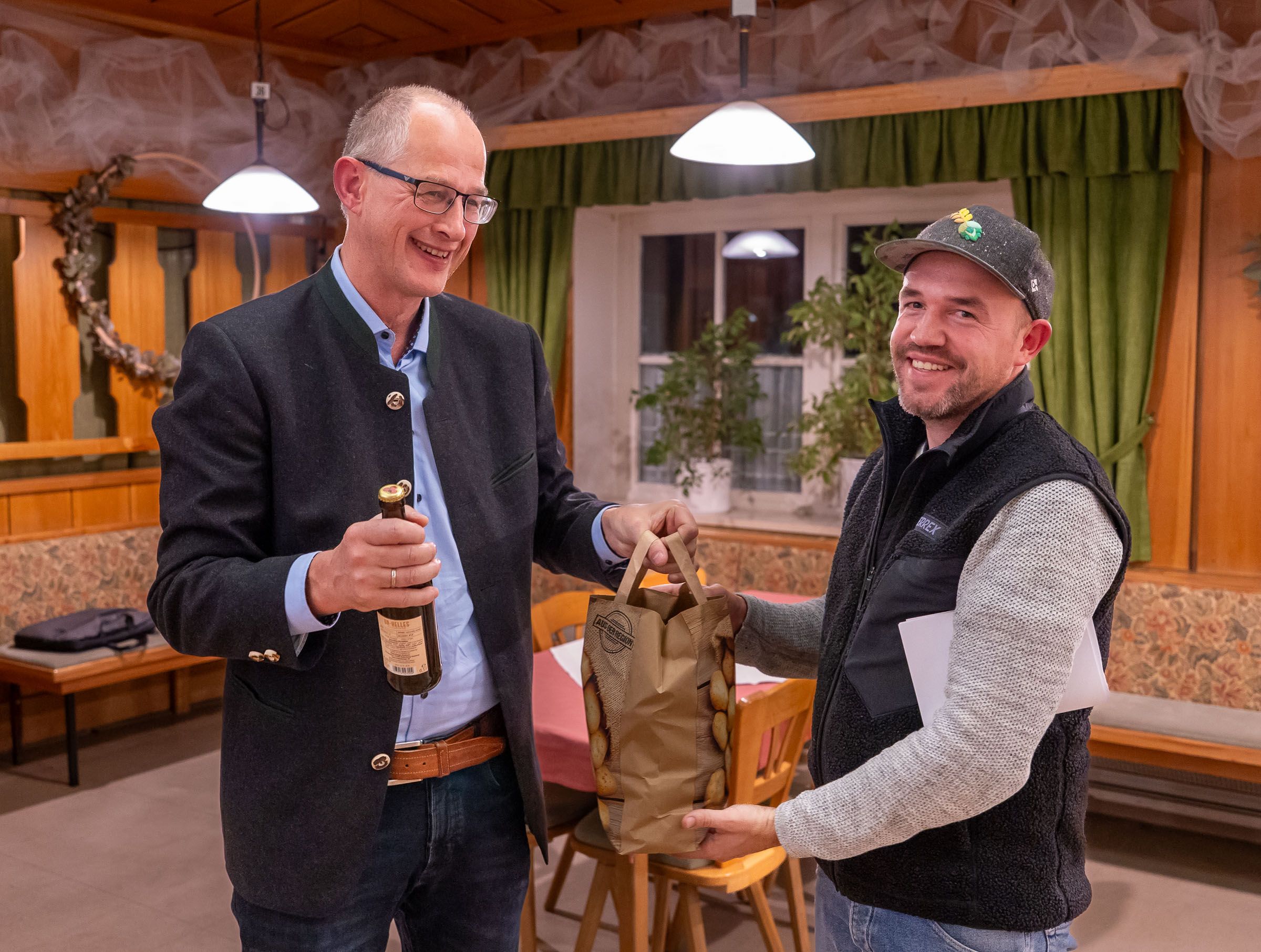 Michael Schweiger, Michael Lobinger | Bild: Heinrich Inkoferer Ökoschule Schönbrunn Landshut Meisterarbeitsprojekt Geschenk