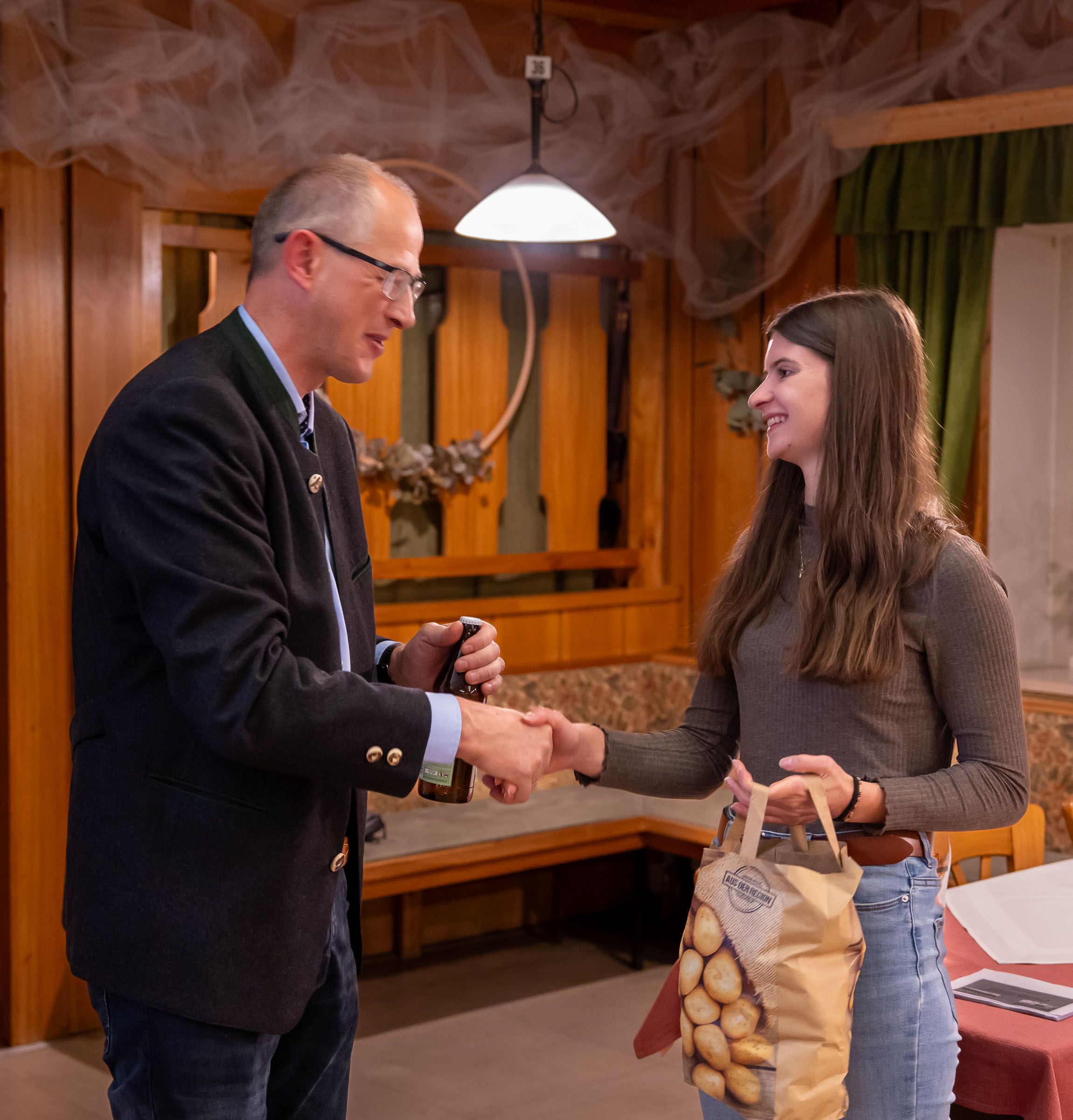 Lotte Stecher, Michael Lobinger | Bild: Heinrich Inkoferer Ökoschule Schönbrunn Landshut Meisterarbeitsprojekt Geschenk
