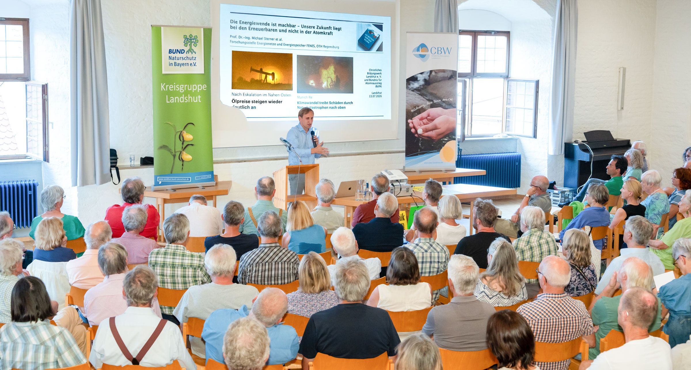 Prof. Dr. Michael Sterner bei seinem Vortrag 