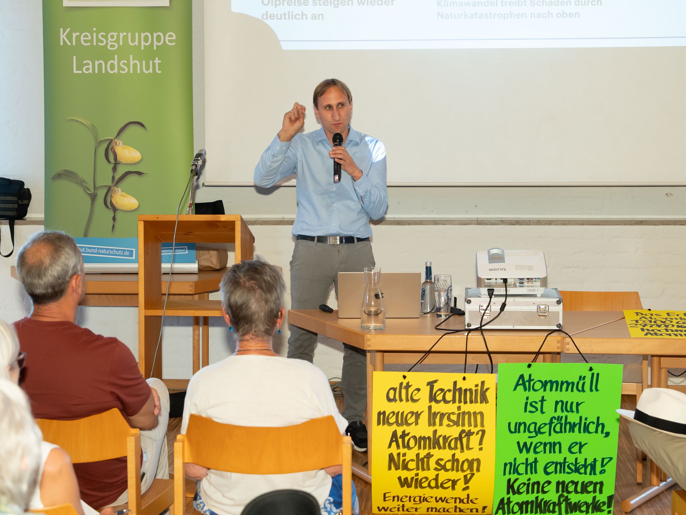 Prof. Dr. Michael Sterner bei seinem Vortrag 