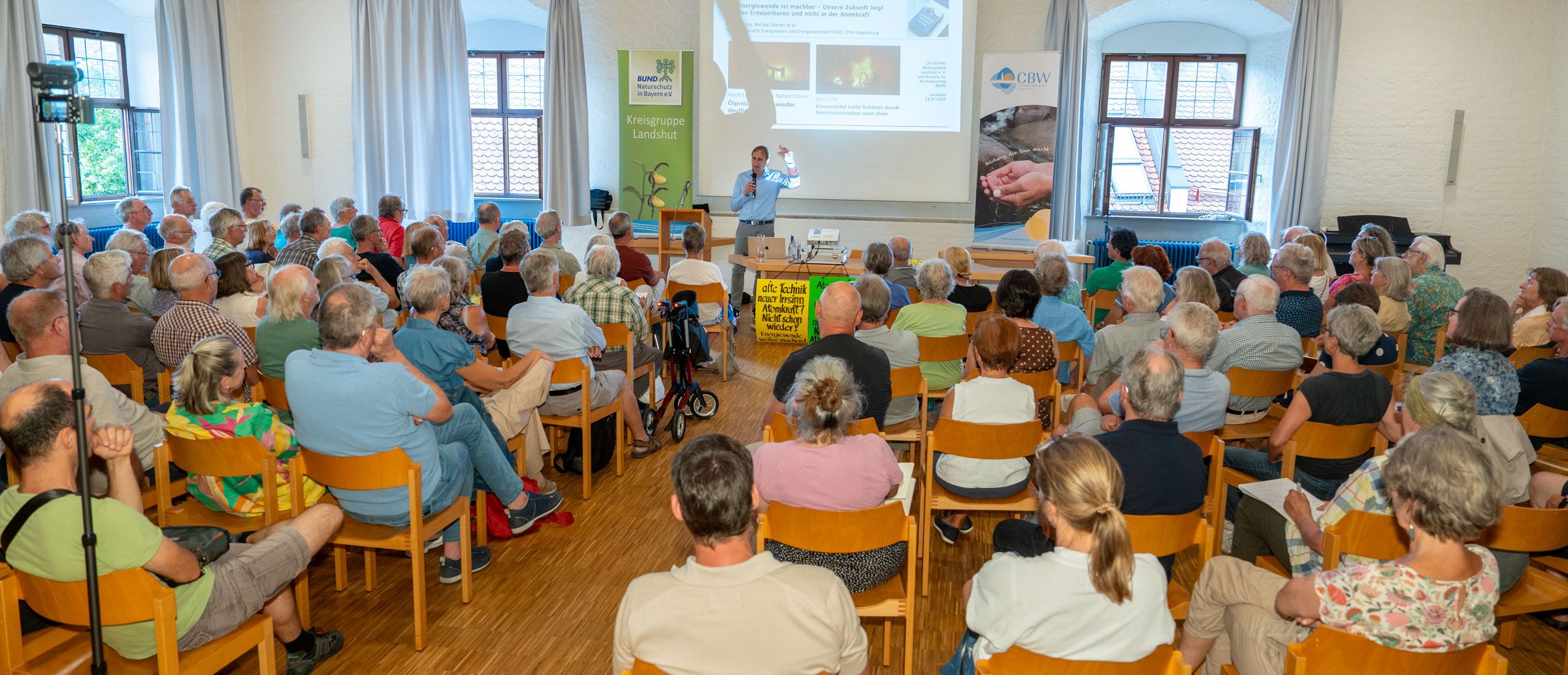 Prof. Dr. Michael Sterner bei seinem Vortrag