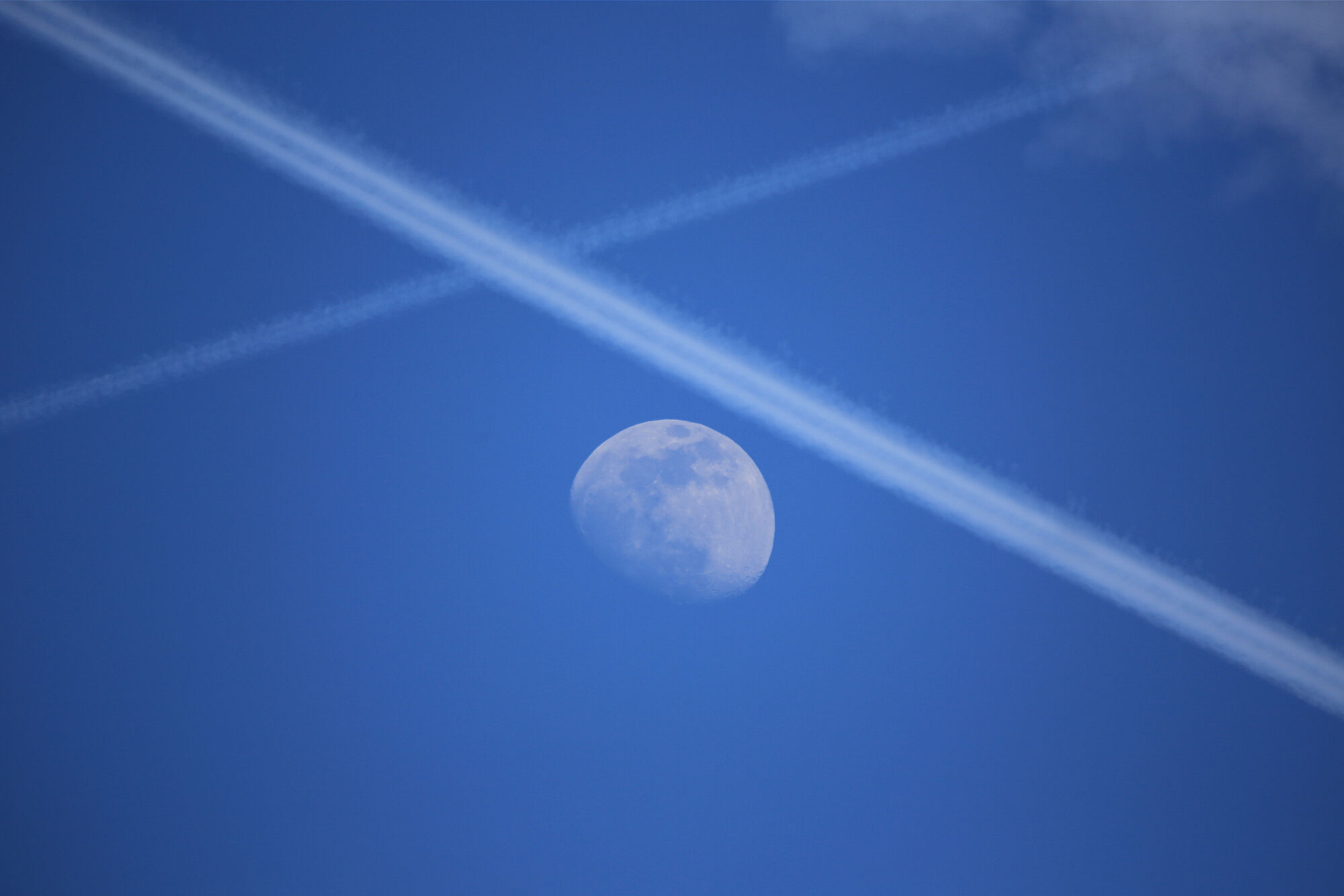 Mond bei Tag. Foto von Johannes Selmansberger