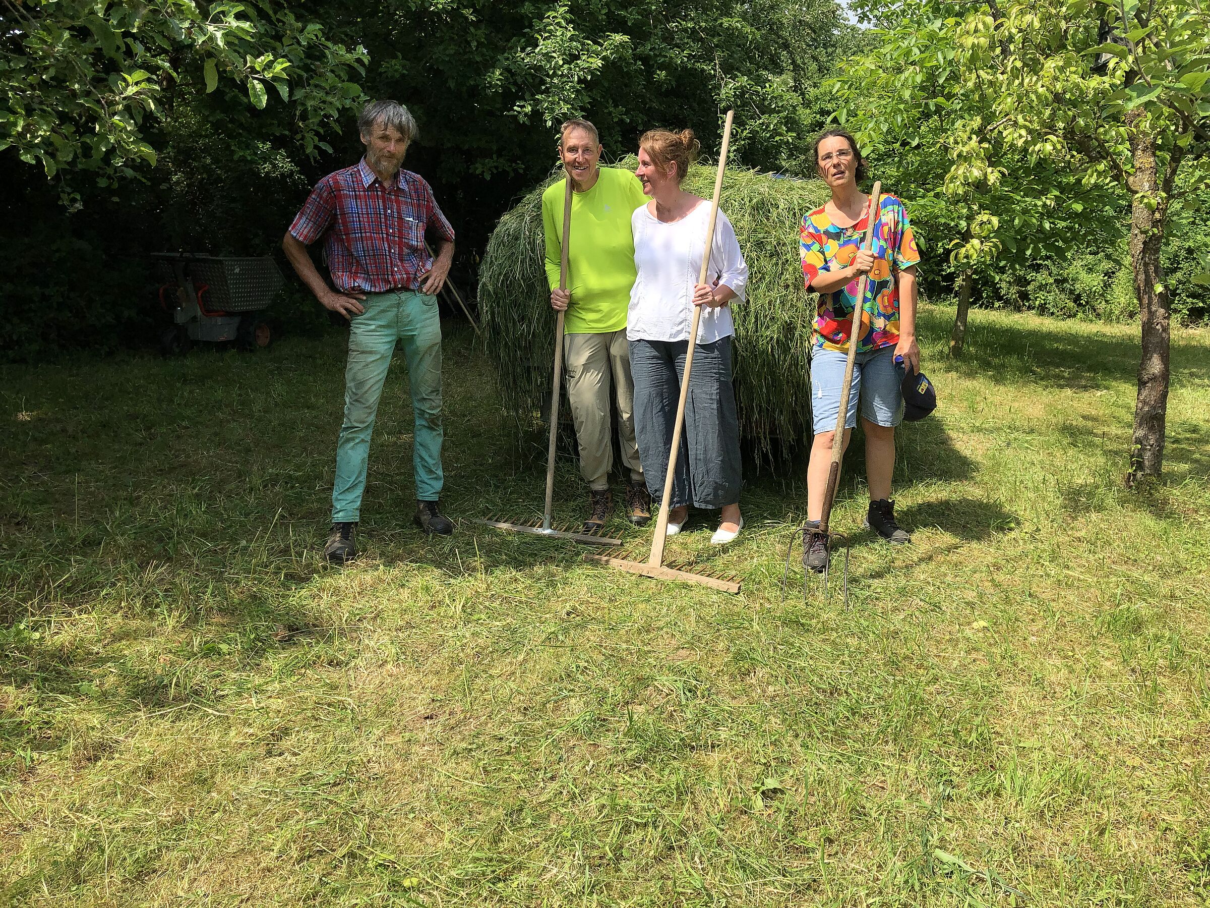 Arbeiten auf der Streuobstwiese 19.06.2021 - 3