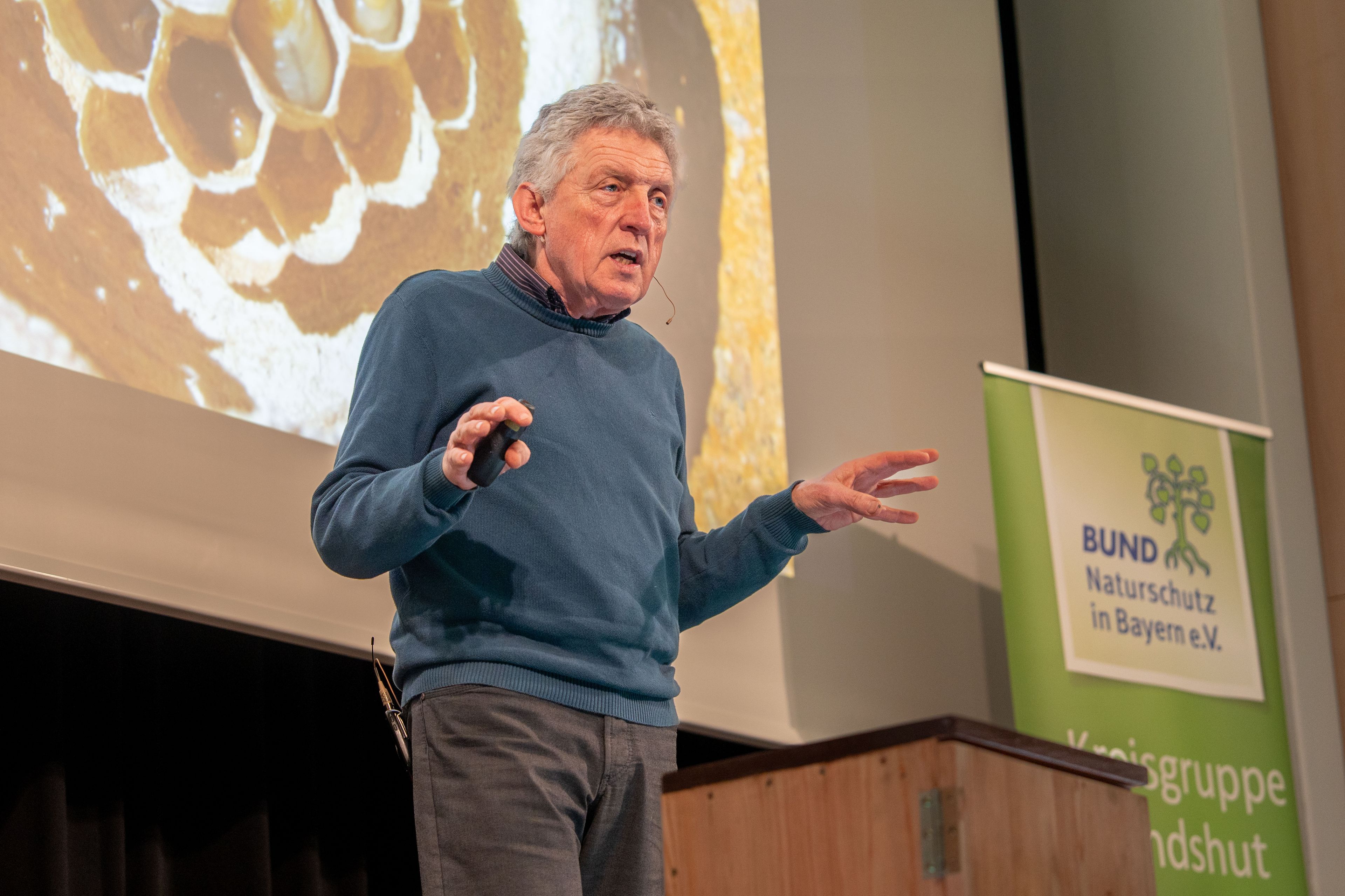 Hornissenberater und Imker Johannes Selmansberger 