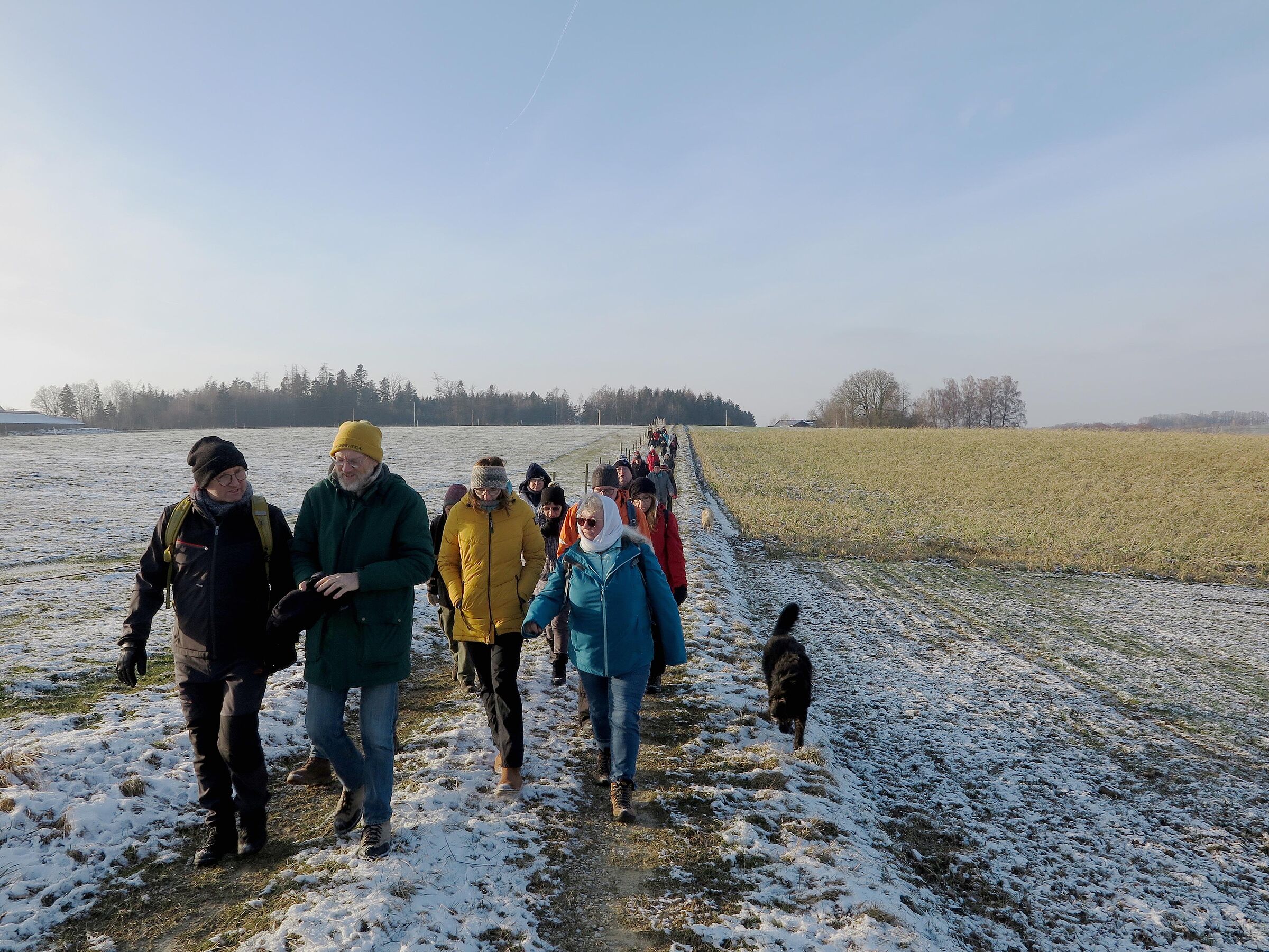 Bei Burghab (2. v. li.: Der Vorsitzende)